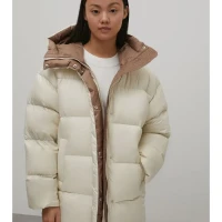 Стеганое пуховое пальто с капюшоном