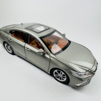 Металлическая модель машины Лексус Lexus ES300h, масштаб 1:24