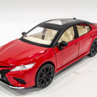 Металлическая модель машины Toyota Camry. Масштаб 1:24