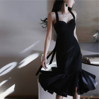 小麗XIAOLI搖曳風鈴黑色吊帶包臀連衣裙秋叛逆千金風高級感魚尾裙