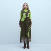 半圓原創設計2023冬季新款筆觸印花簡約V領洋裝流蘇設計