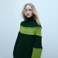 半圓原創設計2023冬季新款寬鬆箱型高領解構毛衫配色拼接設計