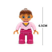 Разноцветные строительные блоки в ассортименте