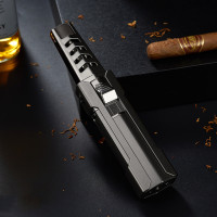 Металлическая газовая зажигалка с синим пламенем