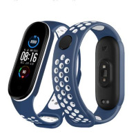 Силиконовый ремешок для фитнес браслета Xiaomi Mi Band 3 и Mi Band 4 (Silicone Strap) / Спортивный сменный ремешок для смарт часов , синий с белыми отверстиями