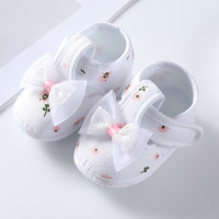 Нескользящие кроссовки для новорожденных мальчиков и девочек, милая хлопковая обувь для детской кроватки, с цветочной вышивкой, Симпатичные пинетки, весна-осень