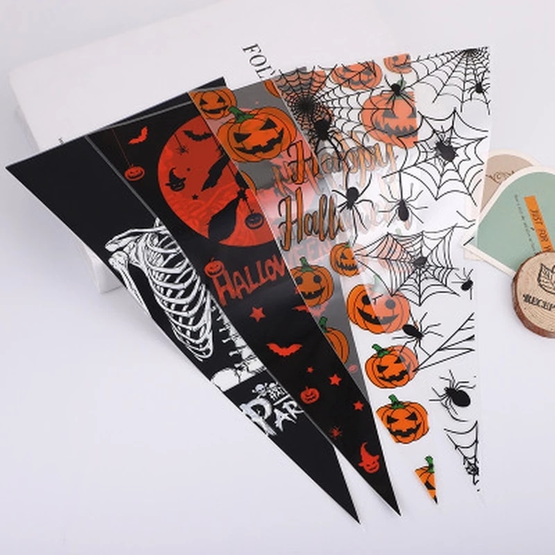 Halloween triangle plastic candy packaging horror element triangle packaging bag can be combined with horror decoration