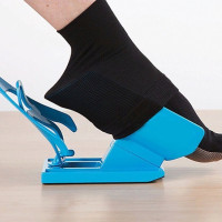 Приспособление для надевания носков "Надевайка" / устройство для одевания носков Sock Slider / полезные товары для инвалидов, пожилых, беременных