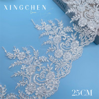 Блестящая ткань цвета слоновой кости