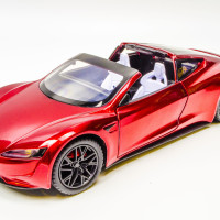 Коллекционная масштабная модель Tesla Roadster 1:24 (металл,свет,звук)