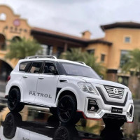 Машинка металлическая Nissan Patrol джип 1:24, Коллекционная модель машины для взрослых, Игрушечный автомобиль с звуковыми и световыми эффектами для детей