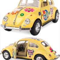 Машинка металлическая Kinsmart 1:32 1967 Volkswagen Classical Beetle (Жук) 5375DFKT инерционная, двери открываются / Желтый с принтом