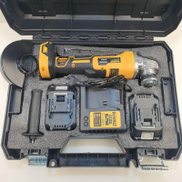 Аккумуляторная болгарка Analog 125мм Dewalt DCG405F в кейсе с двумя аккумуляторами 18V