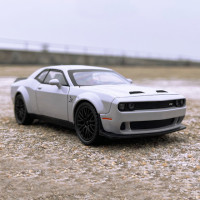 Модель автомобиля Dodge Challenger SRT Musle 1:32 из сплава