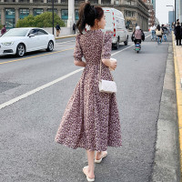 碎花连衣裙女2023年夏季新款气质小清新质设计感裙子收腰显瘦长裙