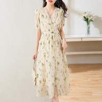 设计感碎花连衣裙女夏2023新款法式气质收腰显瘦别致绝美雪纺裙子