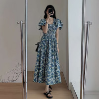 蓝色韩版宽松显瘦长裙一字肩泡泡袖褶皱收腰碎花连衣裙女夏季新款