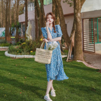 实拍蓝色碎花连衣裙女夏季2023新款法式气质绝美复古V领茶歇裙子