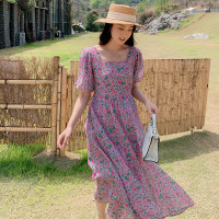 法式复古碎花连衣裙女夏季2023新款收腰长款方领度假旅游高腰裙子