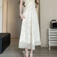 温柔碎花吊带裙法式复古收腰修身新款V领连衣裙今年流行甜美女装