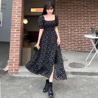 2023夏新款法式一字领露肩雪纺碎花短袖连衣裙方领抹胸侧开叉长裙