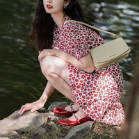 2023新款茶歇法式复古粉红色碎花V领连衣裙短裙女夏季小个子初恋