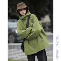 綠色外套女今年流行漂亮戶外衝鋒衣春秋chic復古港風設計感棒球服