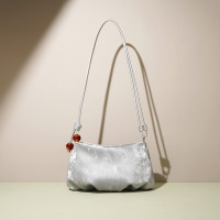 新中式绸缎牛皮斜挎包休闲慵懒风流行包包质感银色手机斜挎手提包