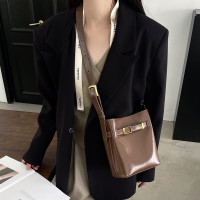 郑丽媛同款法式浪漫水桶包油蜡牛皮真皮女包小众质感单肩斜挎包