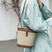 2024新款时尚单肩斜挎包高级感头层牛皮女包真皮撞色通勤水桶包