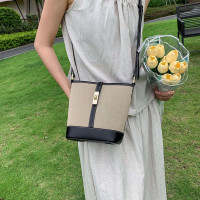 牛皮帆布拼接水桶包包女2024夏季单肩斜跨包休闲百搭腋下包韩版潮