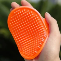 Щетка на руку для вычесывания шерсти