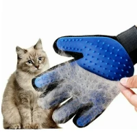 Перчатка для вычесывания шерсти кошек