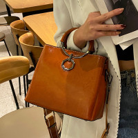 批发油蜡皮包包大容量女2022新款时尚真皮斜挎包高级感单肩水桶包