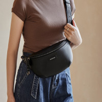 纳兰杜黑色包包2024新款女士斜挎包女包胸包女纯皮马鞍包真皮腰包