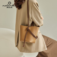 纳兰杜高级感包包2024新款百搭水桶包女手提包斜挎包小众真皮女包
