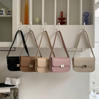 小众时尚简约单肩腋下包包女2023新款韩版休闲百搭斜挎小方包批发