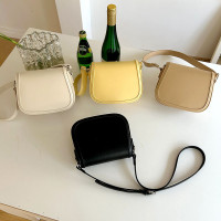 小众设计时尚斜挎小方包包女2024新款韩版通勤休闲百搭腋下单肩包