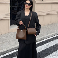 2024新款水桶包手提真皮单肩女包子母包软皮大容量简约时尚斜挎包