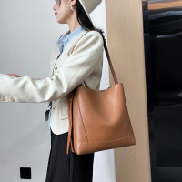 水桶包女2024新款单肩斜挎大容量高级感小众软牛皮秋冬通勤托特包