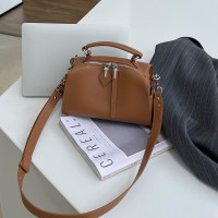 枕头包女2024秋冬新款真皮女包潮大容量软皮洋气单肩斜挎手提包