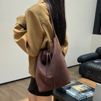 包包高级质感单肩托特斜挎包轻奢2024真皮女包大容量牛皮水桶包