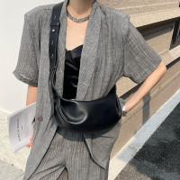 时尚褶皱包慵懒斜挎月牙包真皮宽背带云朵腋下包2024新款单肩包女