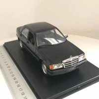 Коллекционная модель автомобиля Mercedes-Benz 190e W201