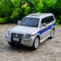 Модель внедорожника 1/32 Mitsubishi Pajero V97, игрушечный автомобиль из сплава, литой под давлением со звуком светильник кой, рулем, внедорожник для мальчиков, подарки, игрушки