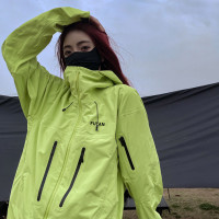 貓仕綠色衝鋒衣外套女春秋新款美式戶外三合一登山服川西旅遊穿搭