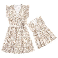 Платье с запахом, V-образным вырезом, воланом и цветочным принтом