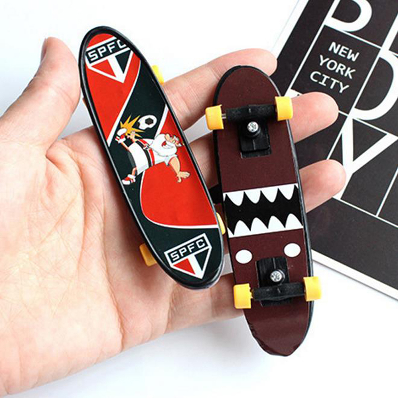 Mini Plastic Skate Finger Skateboarding Fingerboard Novelty Gag Toys For Boys Children Skateboard Finger Board Gifts