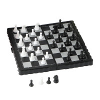 Детская настольная игра в шахматы