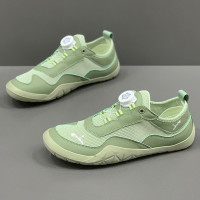 夏季軟底男鞋2023新款輕便透氣平底鞋休閒開車鞋一腳蹬男士網面鞋